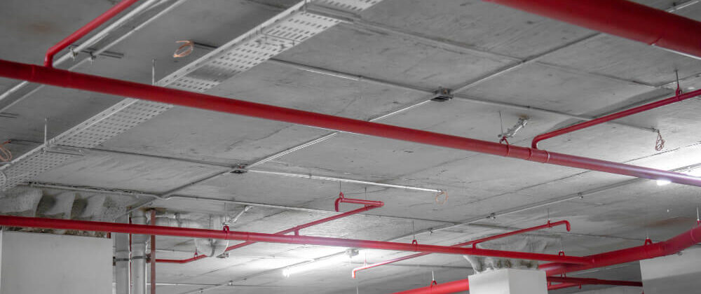 Soluciones contra incendios para almacenes y fábricas según el nivel de riesgo